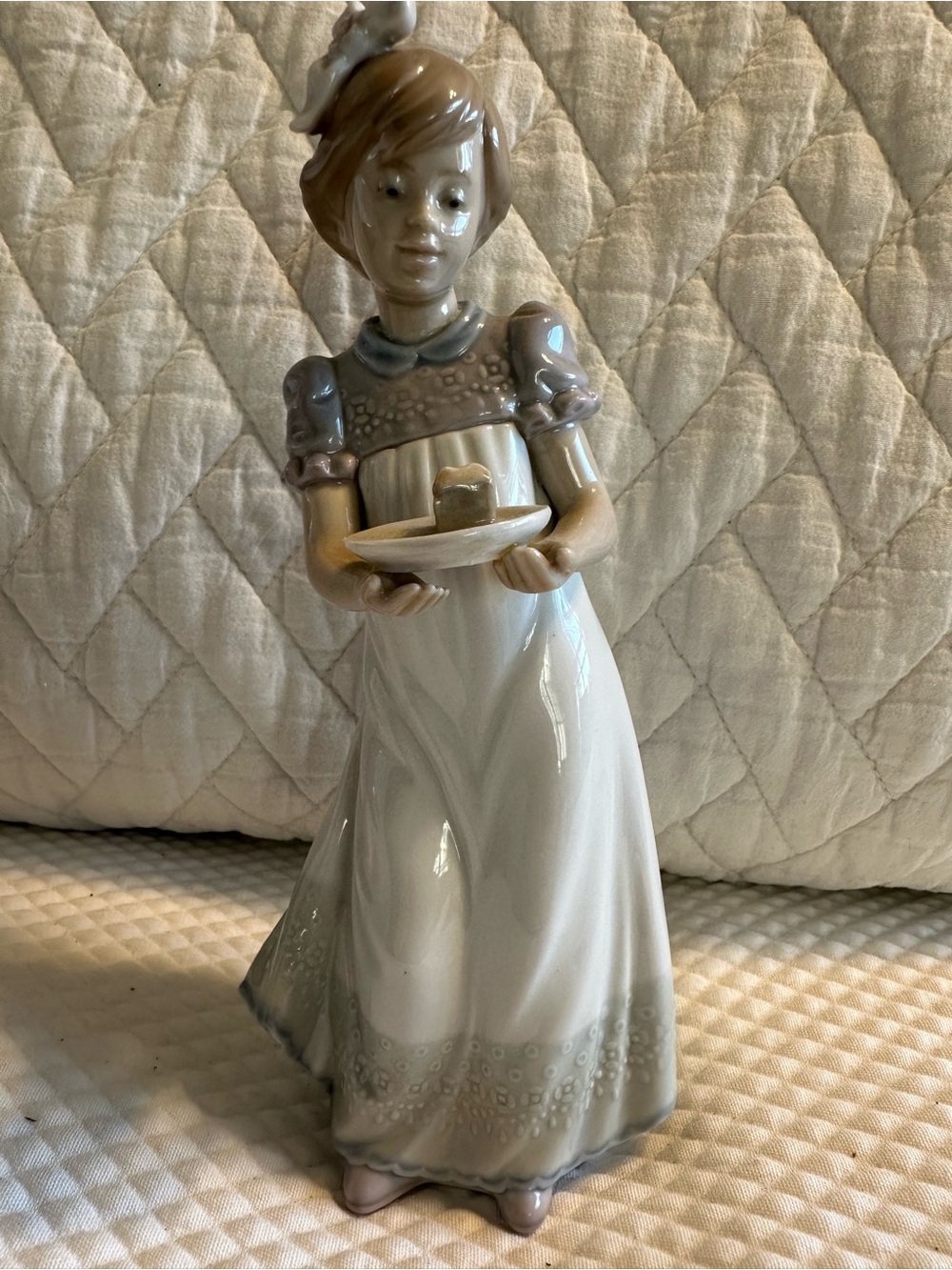 Lladró NAO Happy Birthday girl with cake porcelain figurine 8.5”